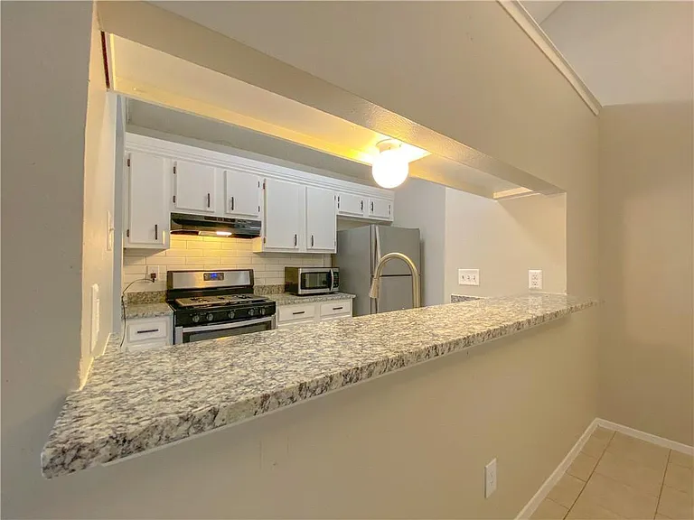 11908 Sunhillow Bnd #B — Photo 8