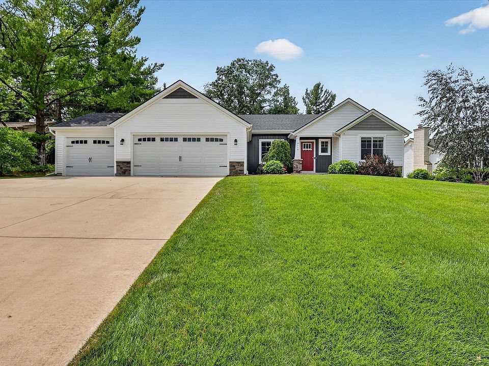 1st image of 3115 Woodsboro Dr NE