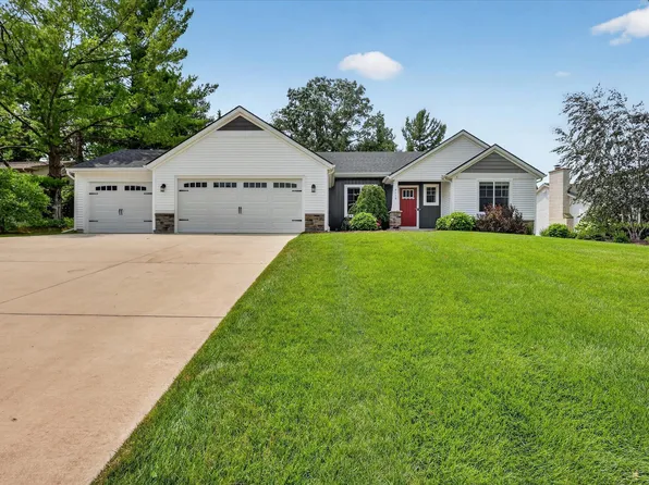 3115 Woodsboro Dr NE, Grand Rapids, MI 49525