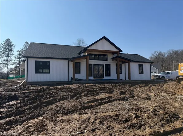 111 Crimson Cir, Dover, OH 44622