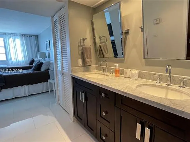 5701 Collins Ave #1714 — Photo 7