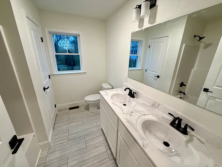 115-117 Oak St #115 — Photo 6