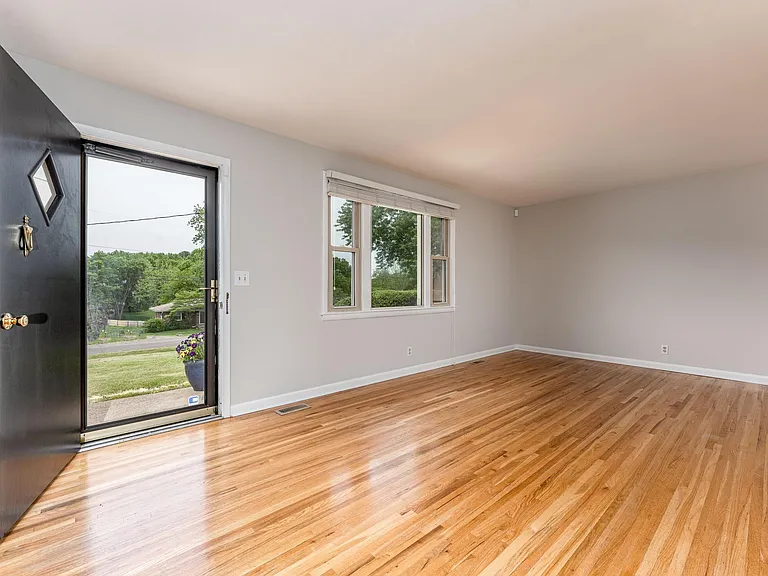 4805 Merrill Ln — Photo 6