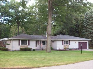 6084 Curtwood Rd, Ludington, MI 49431
