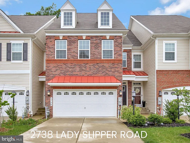 2738 Lady Slipper Rd — Photo 1