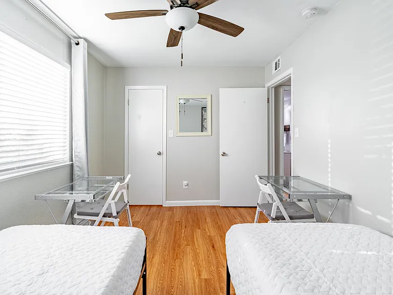 2207 Leon St #101 — Photo 15