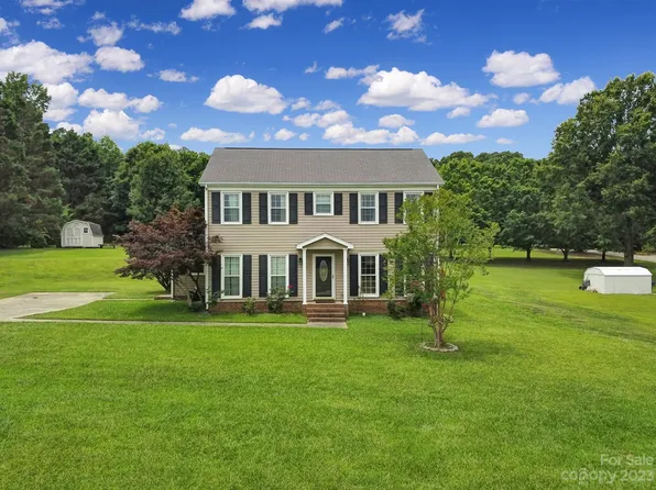 304 S Stewart St, Wingate, NC 28174
