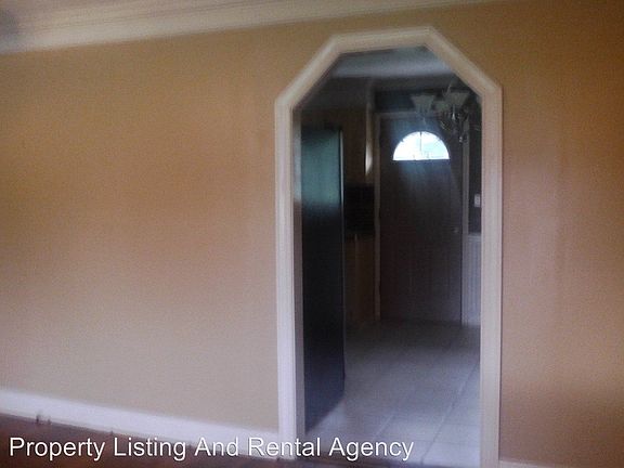 5th image of 400 Twin Oaks Dr