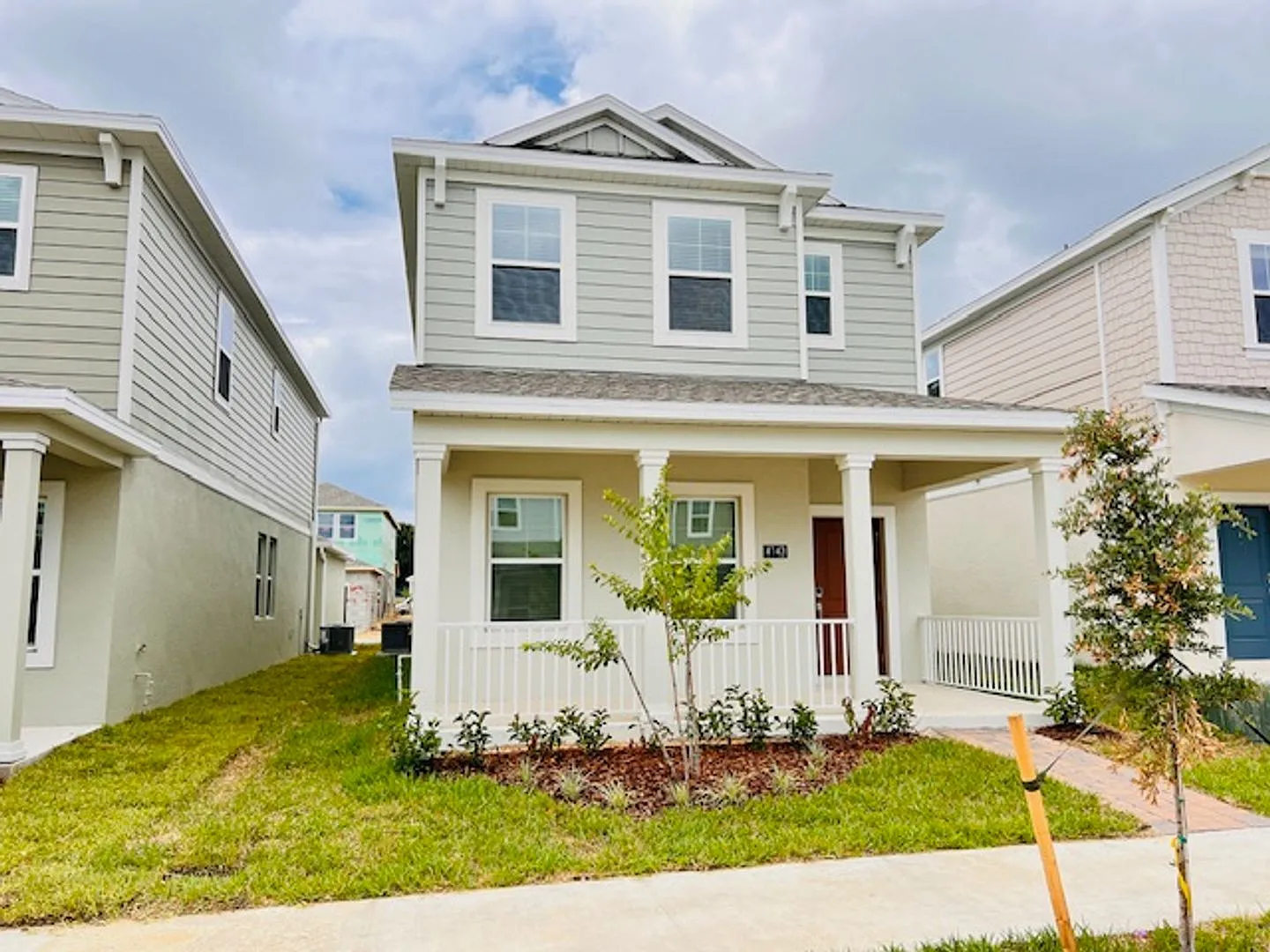 4-Bedroom, 3 Bath Two Story Single Family in Apopka, FL | Community Pool | Two Car Garage — Photo 2