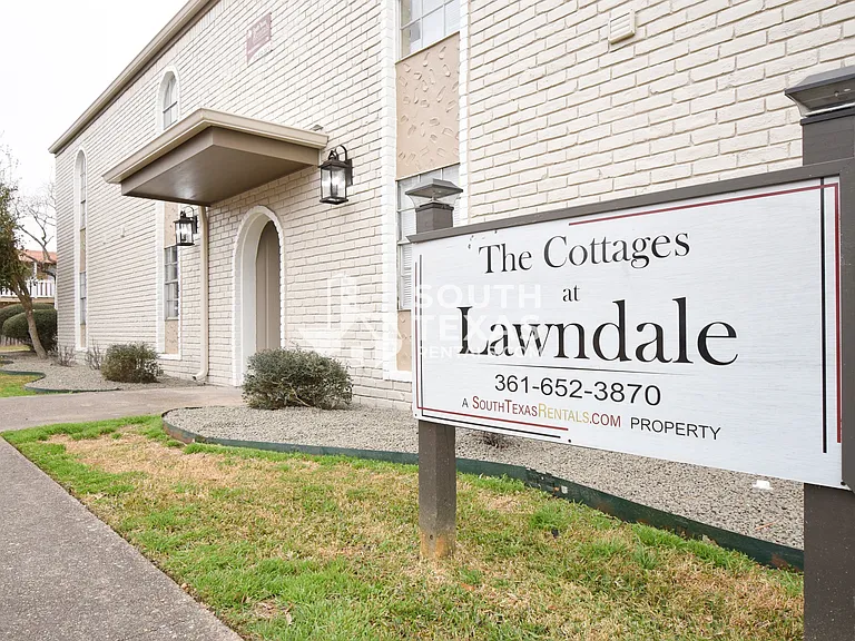 1811 Lawndale Ave #8 — Photo 8