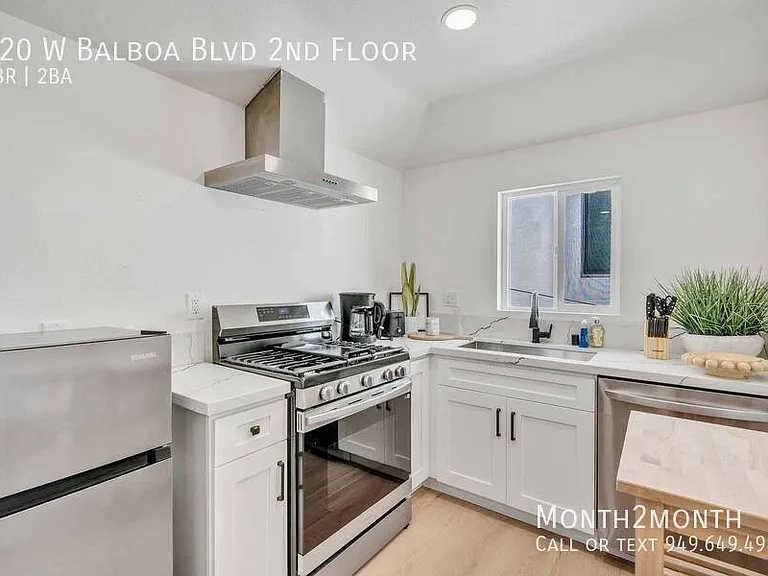 920 W Balboa Blvd #2 — Photo 6