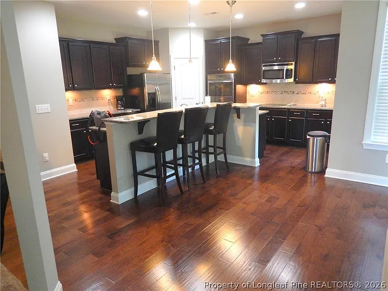1437 Vergeland Dr — Photo 9