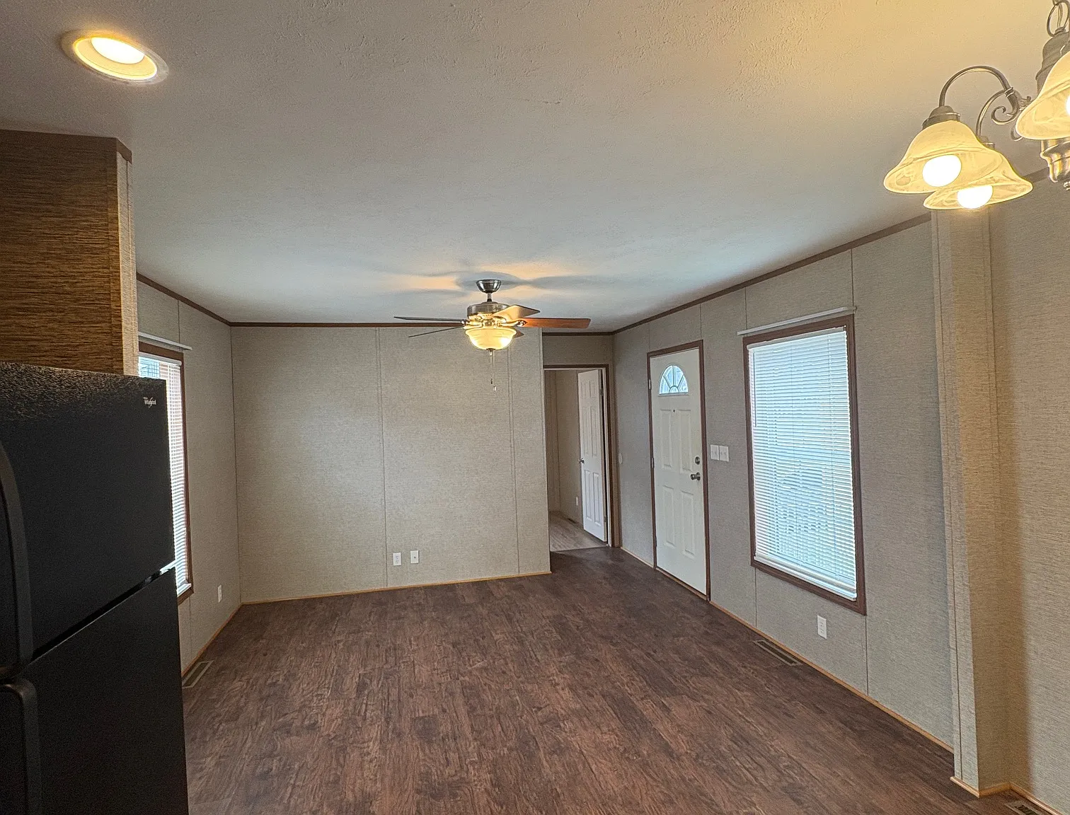 291 N Virginia Ave — Photo 3