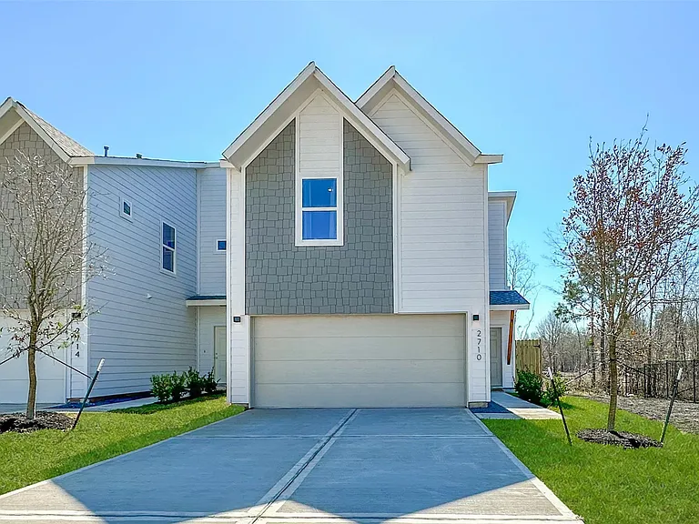 2710 Discovery Trails Ct — Photo 1