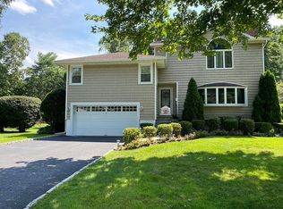 3 Whitewood Rd, White Plains, NY 10605