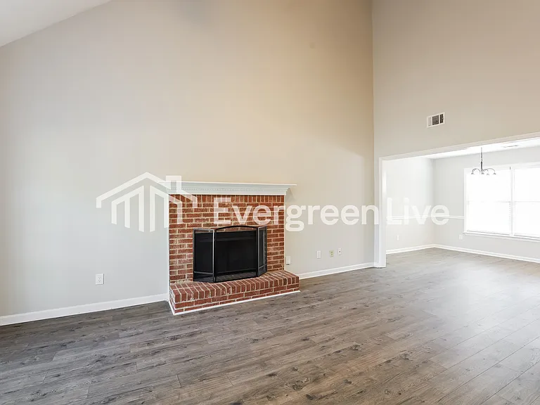 1018 Megcole Ct SW — Photo 5