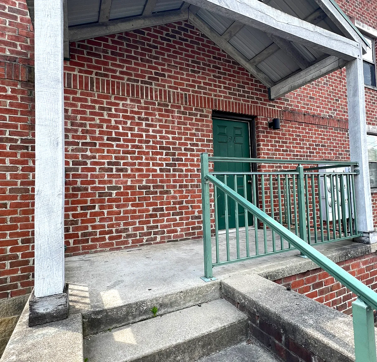4 bed, 1300 sqft, $2,090 — Photo 2