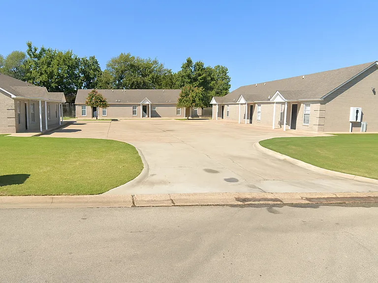 1604 Latourette Ln — Photo 1