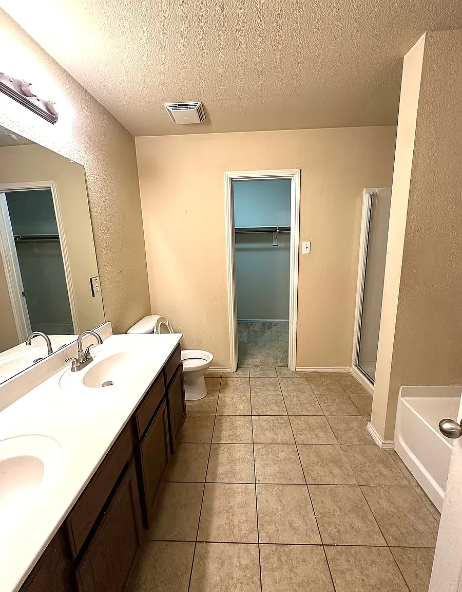 4 bed, 2.5 bath, 2906 sqft, $2,595 — Photo 3