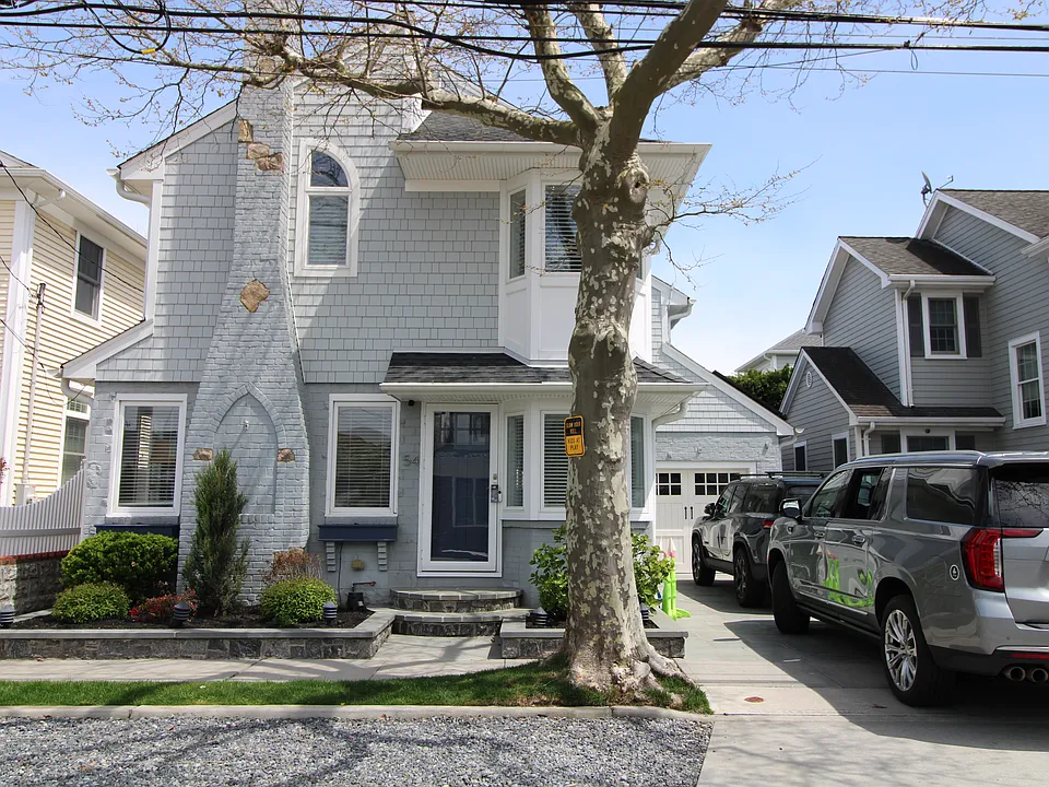 54 Inwood Ave