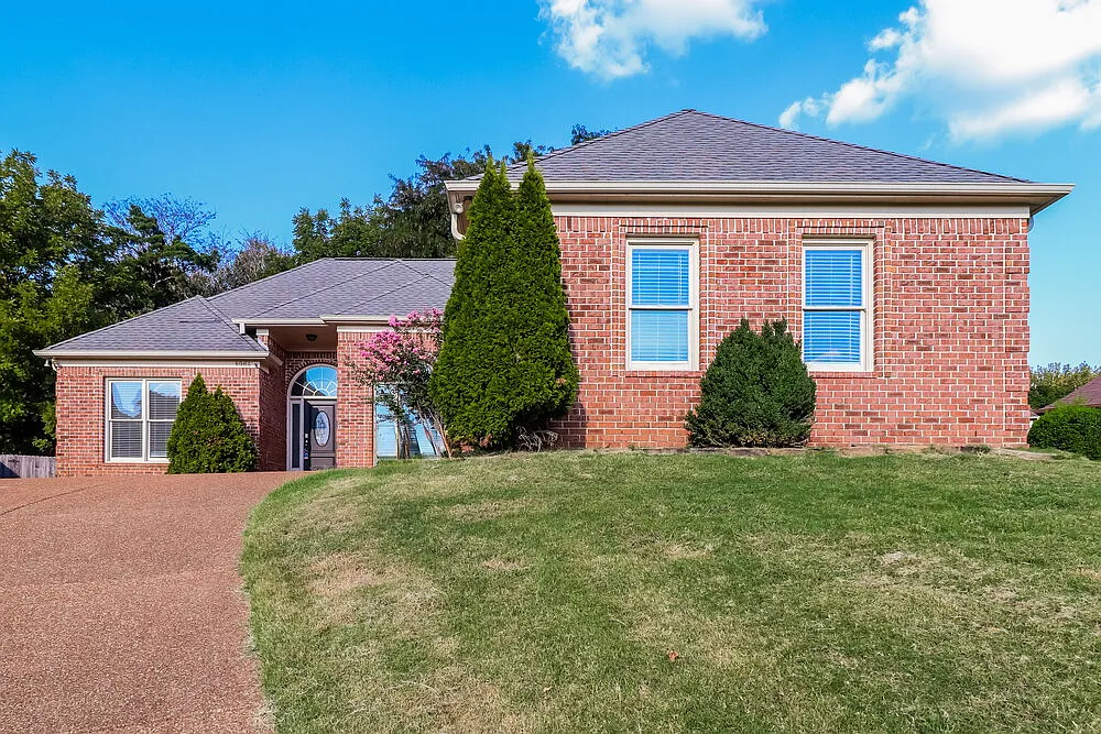 3 bed, 2.0 bath, 1968 sqft, $2,245 — Photo 1