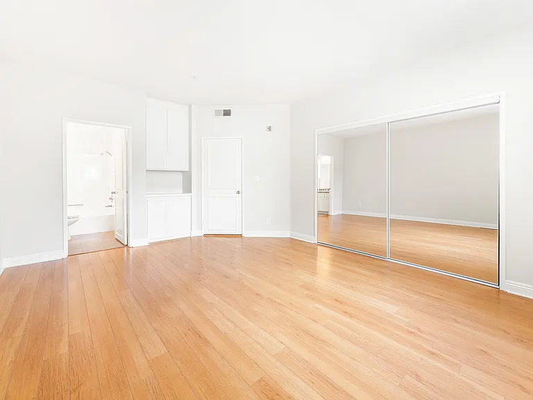 4560 Coldwater Canyon Ave #105 — Photo 12