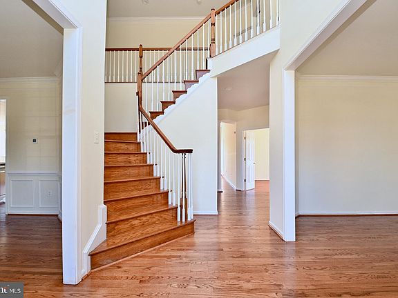 4th image of 10785 Reynard Fox Ln
