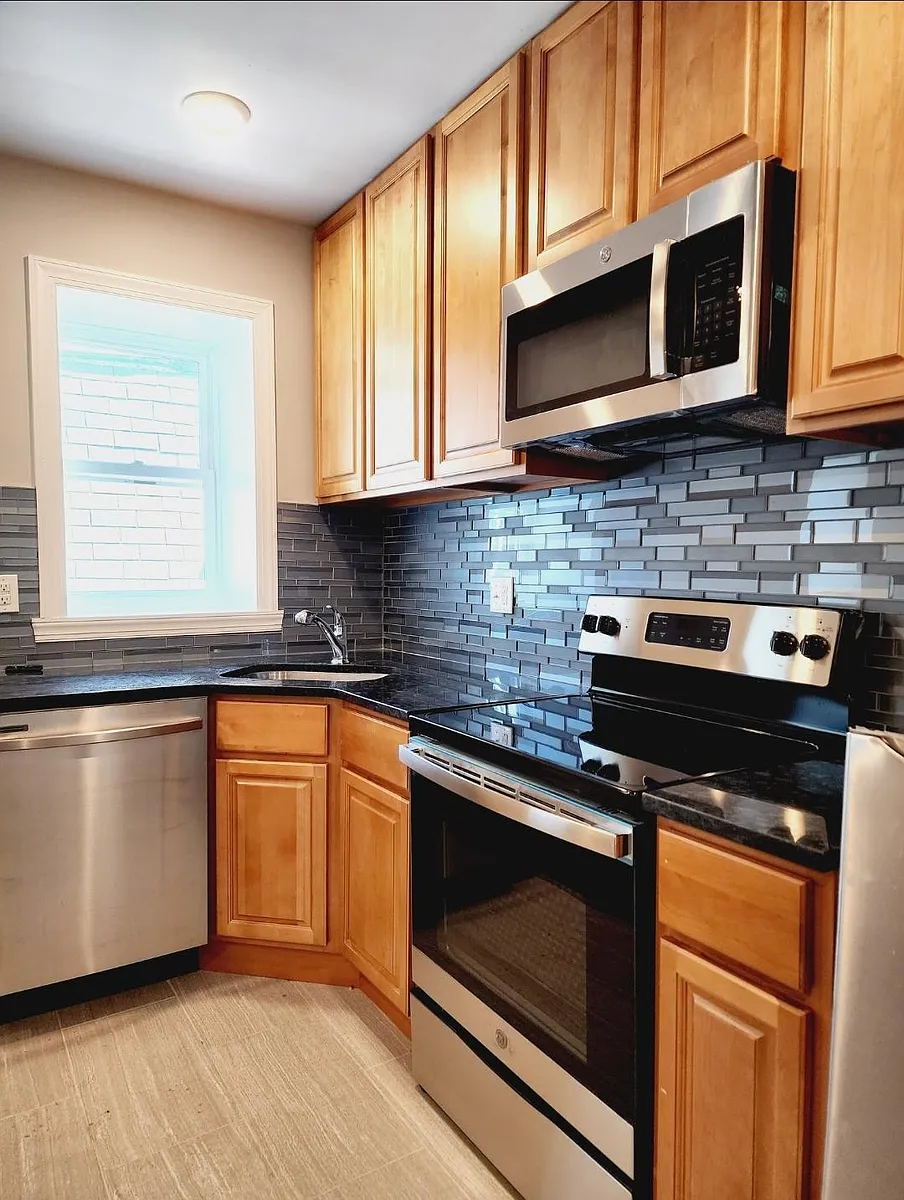 Building Photo - 5120 Hazel Ave #3F