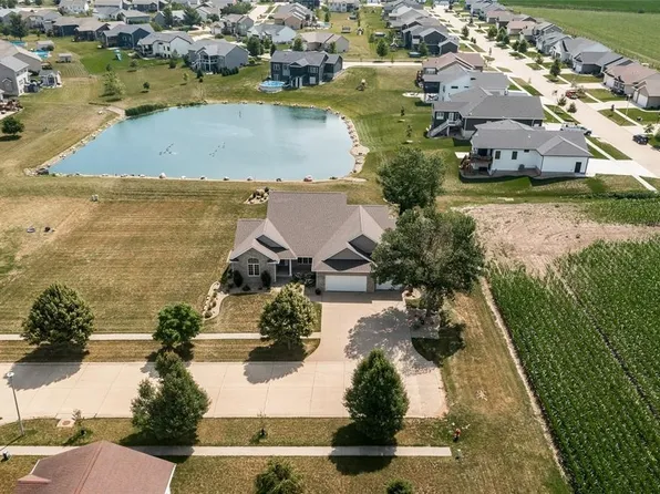 1110 Glendale Ln, Ely, IA 52227