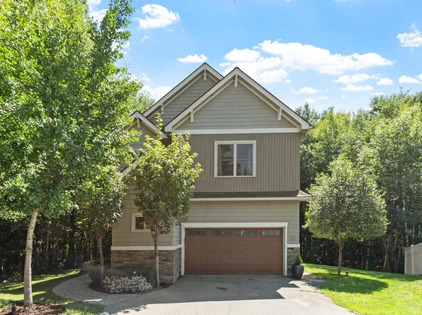 127 Boxwood Ln, Dover, NH 03820