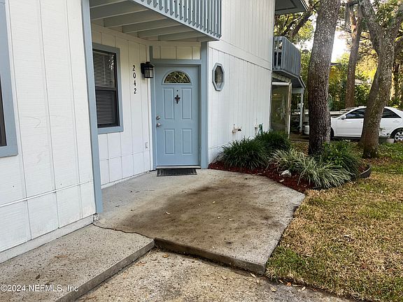 4th image of 2042 LAKEVIEW Court