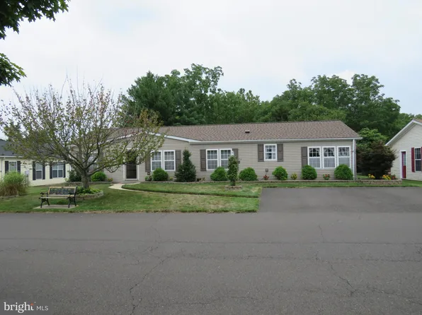 520 Spring Meadow Cir, New Hope, PA 18938