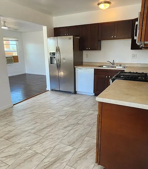 5904 Thorn St — Photo 9