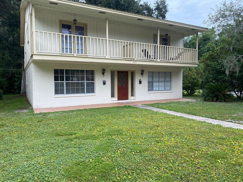 1st image of 1025 SW McFarlane Ave #101