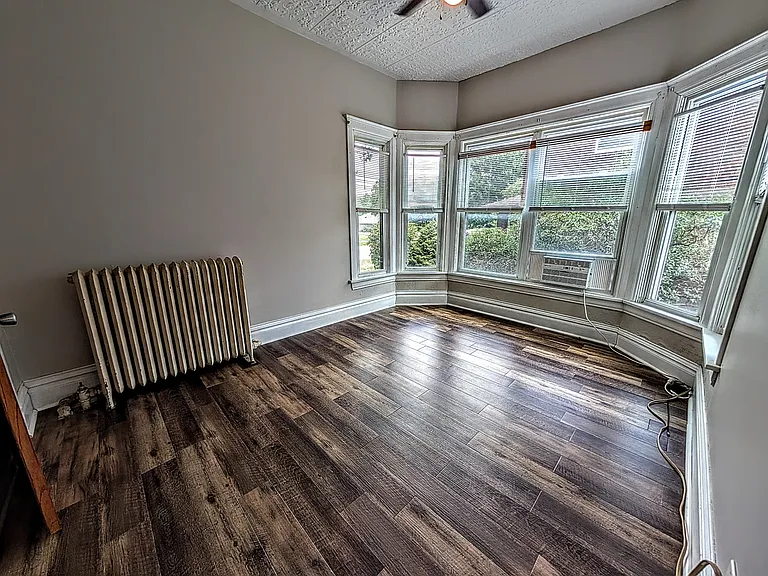 506 High Ave E #2 — Photo 2