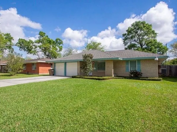 2709 Woodlawn St, Dickinson, TX 77539