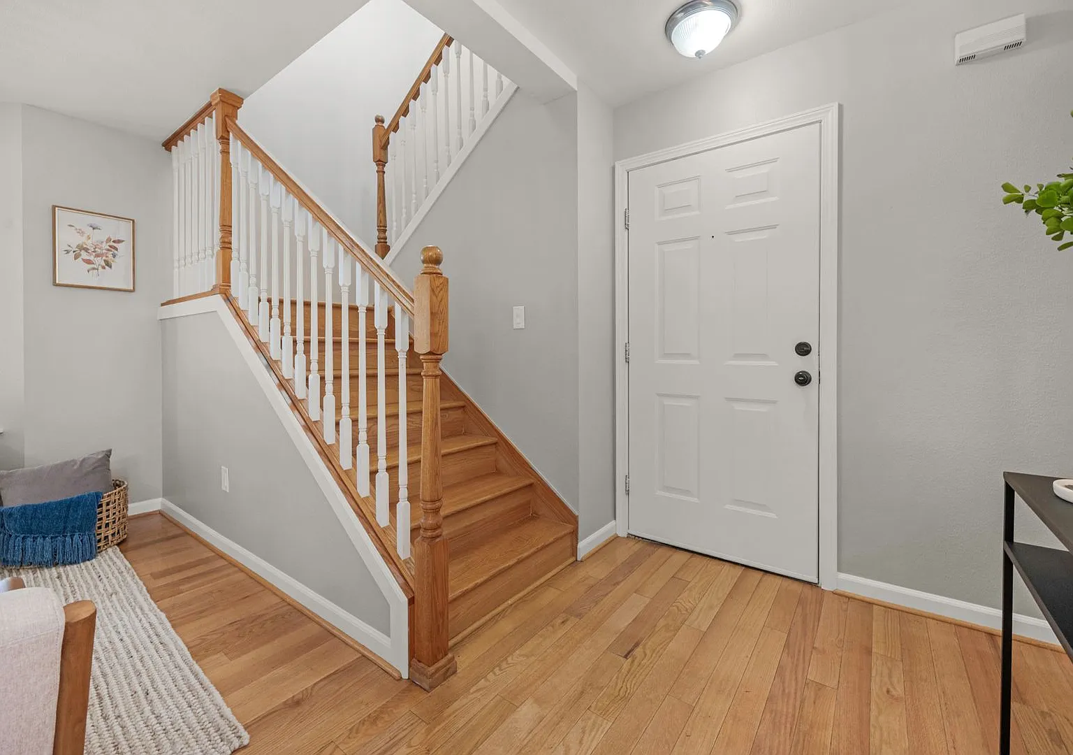Spacious Townhome with 2 Car Garage — Photo 2