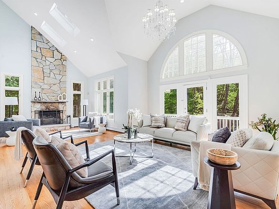 3rd image of 153 Walpole St