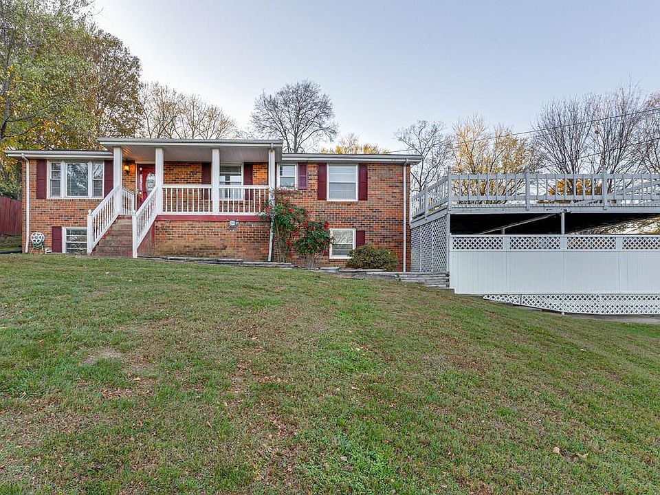 1st image of 213 Riverwood Dr