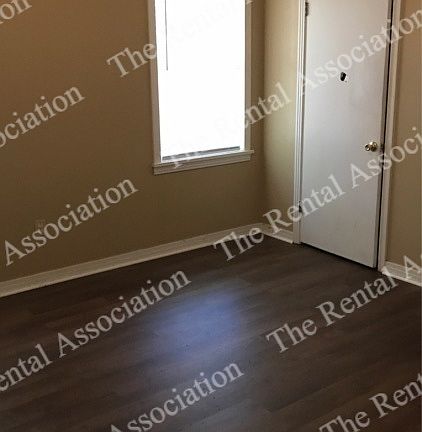 5th image of 709 Center St