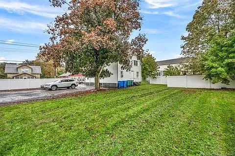 7 bed, 1910 sqft, $6,650 — Photo 2