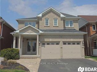 42 Westminster Cir #B, Barrie, ON L4M 0A4