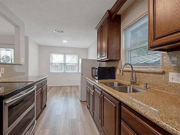 910 Judiway St — Photo 10