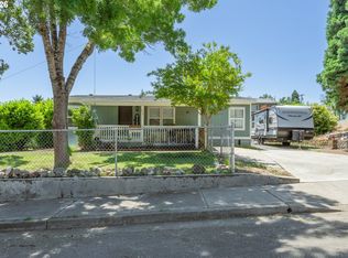 946 NE Laurance St, Myrtle Creek, OR 97457
