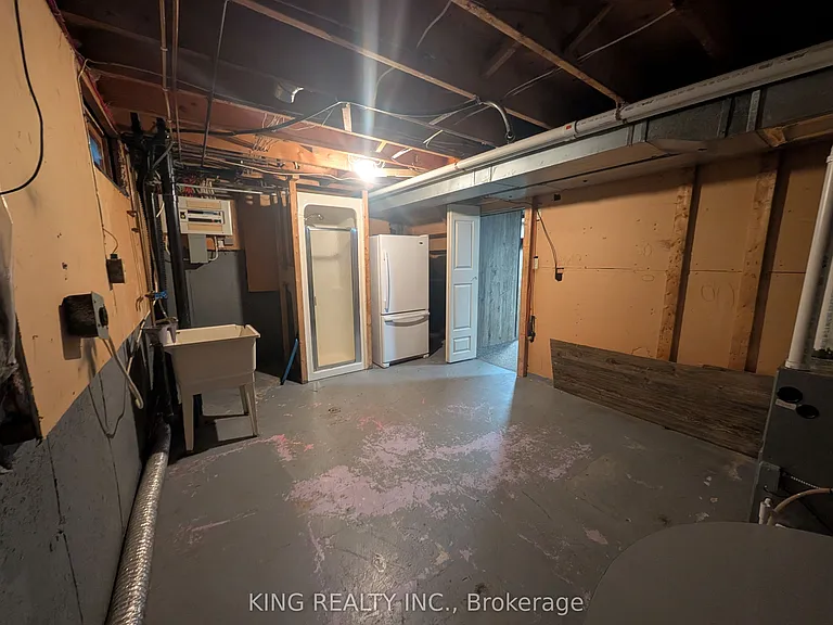 37 Vanier Pl — Photo 21