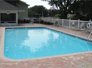 1050 Starkey Rd APT 307, Largo, FL 33771