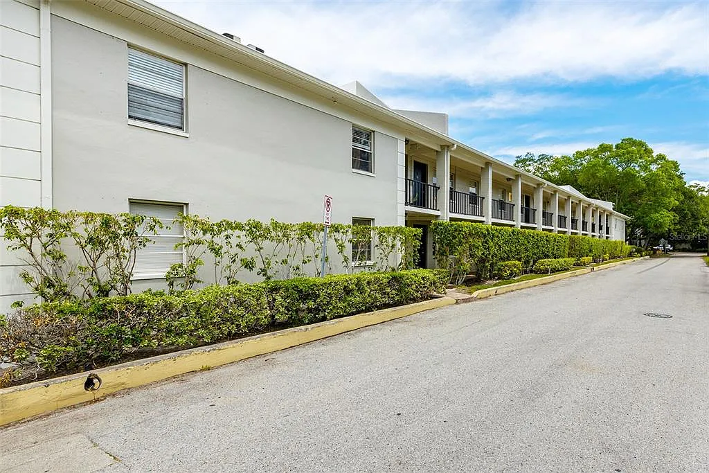 2 bed, 1.0 bath, 700 sqft, $1,495 — Photo 2