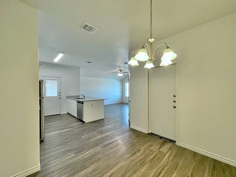1802 Montell St — Photo 7