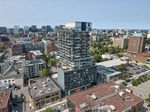 203 Catherine St #1804, Ottawa, ON K2P 1J5