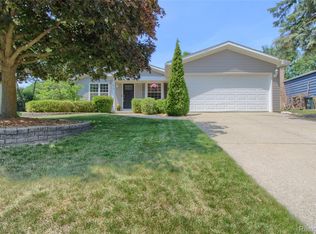 873 Hearthside St, South Lyon, MI 48178
